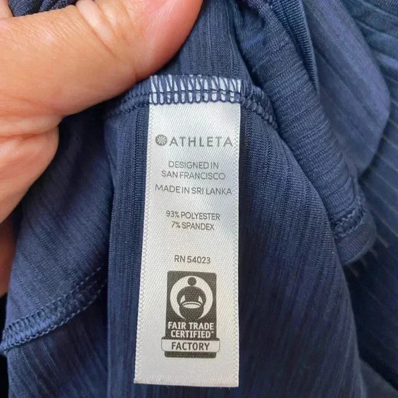 Athleta navy blue medium ribbed swingy workout top tulip back handkerchief hem - Picture 7 of 7